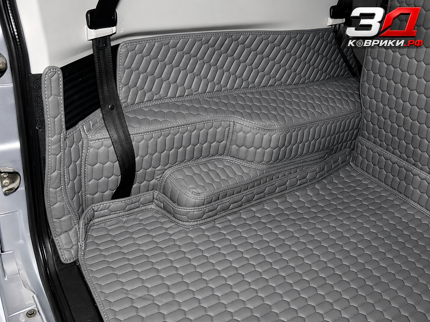 3D коврики Mitsubishi Pajero, форма коврика и крепления