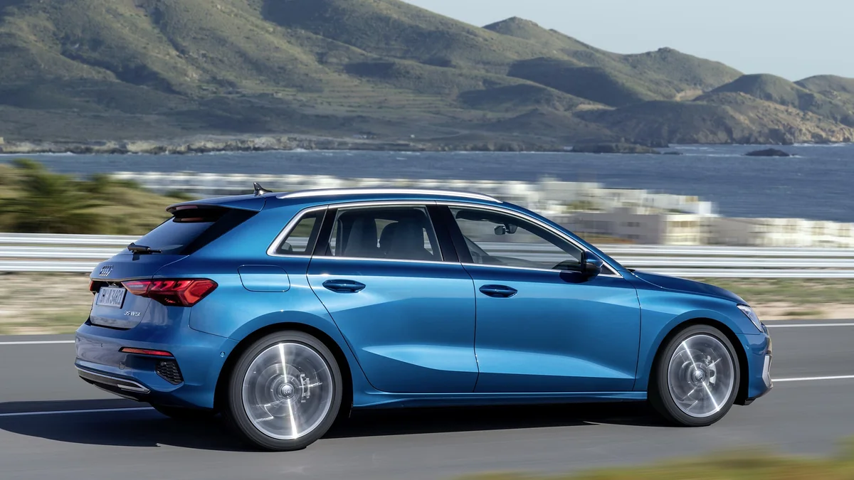 Audi A3 Sportback 8Y хэтчбек - фото поколения Audi