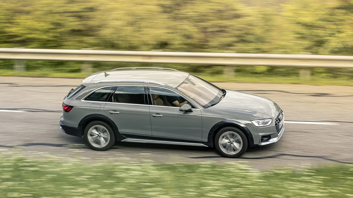 Audi A4 allroad B9 универсал - фото поколения Audi