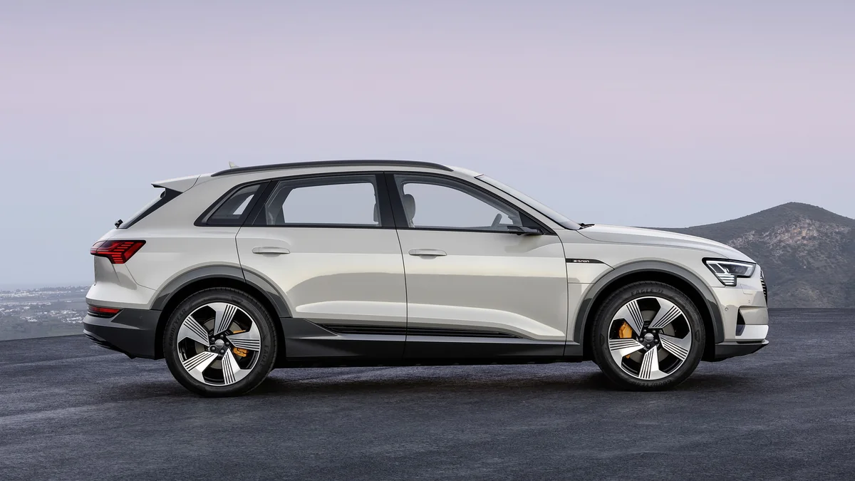 Audi e-tron - фото модели Audi