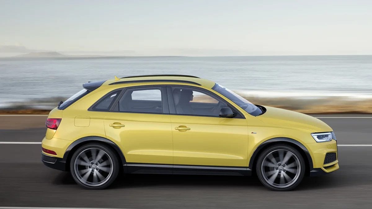Audi Q3 F3 кроссовер - фото поколения Audi