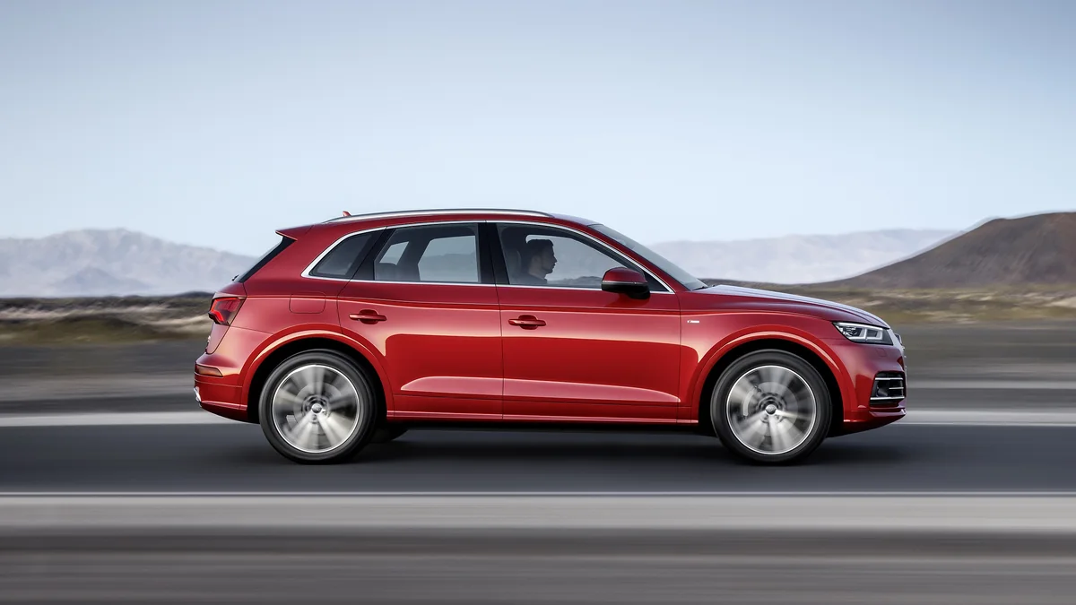 Audi Q5 FY кроссовер - фото поколения Audi