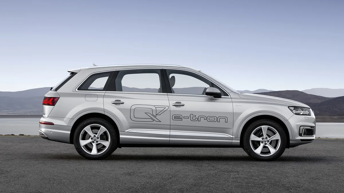 Audi Q7 e-tron - фото модели Audi