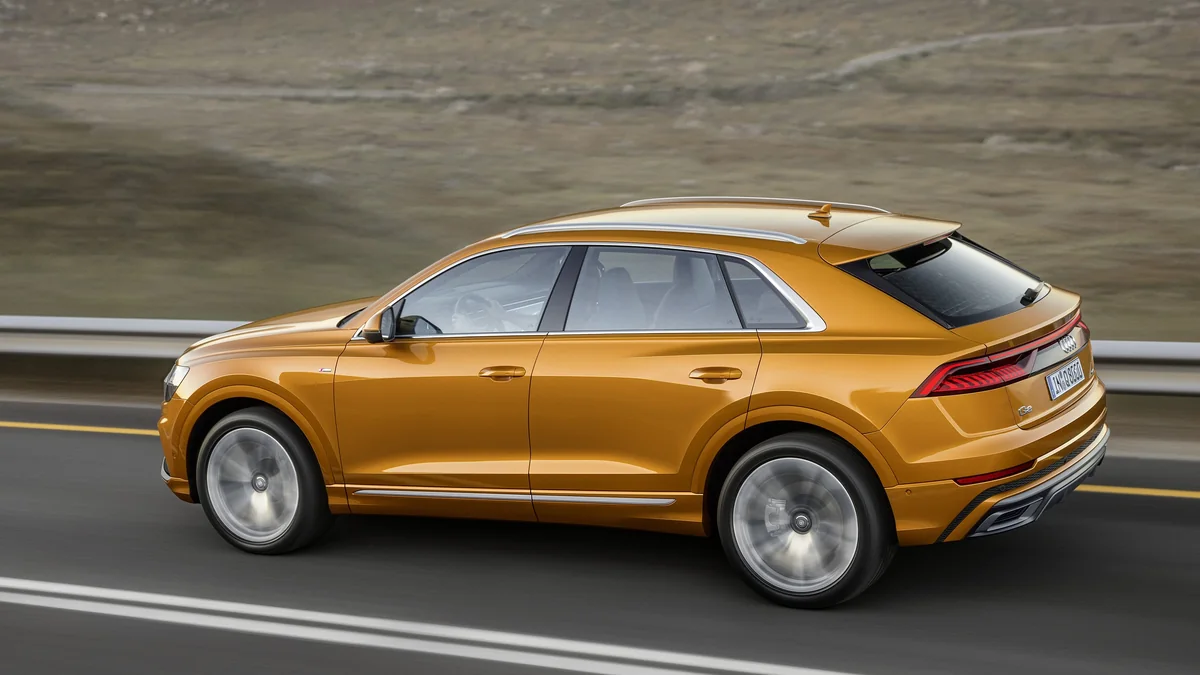 Audi Q8 - фото модели Audi