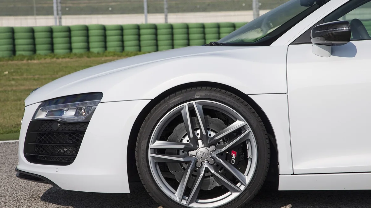 Audi R8 - фото модели Audi