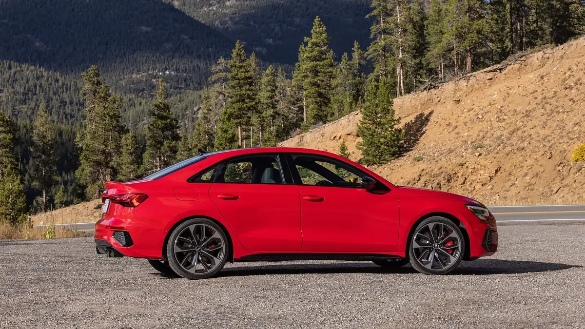 Audi S3 8Y хэтчбек седан - фото поколения Audi