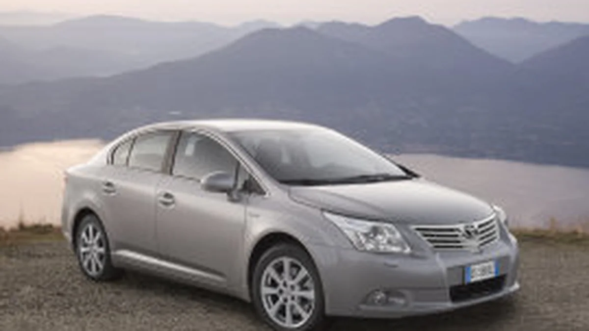 Toyota Avensis T270 седан универсал - фото поколения Toyota