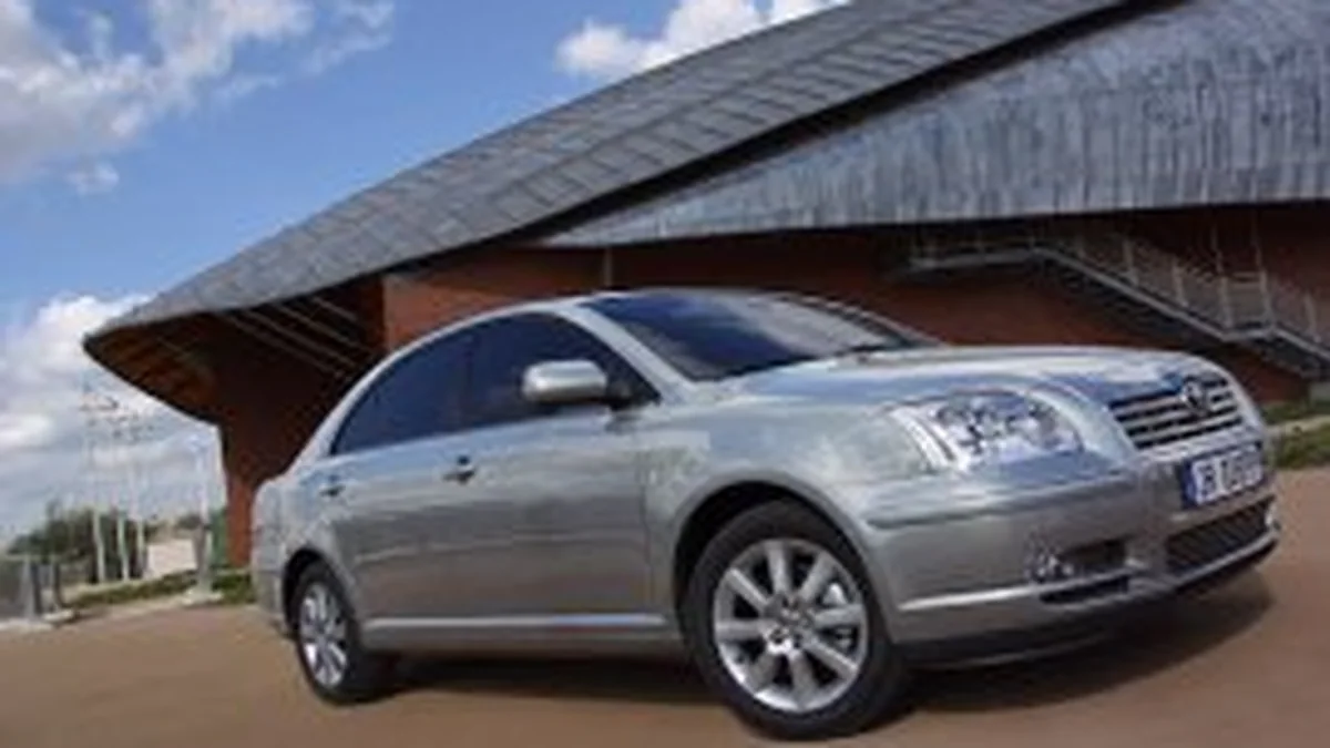 Toyota Avensis - фото модели Toyota