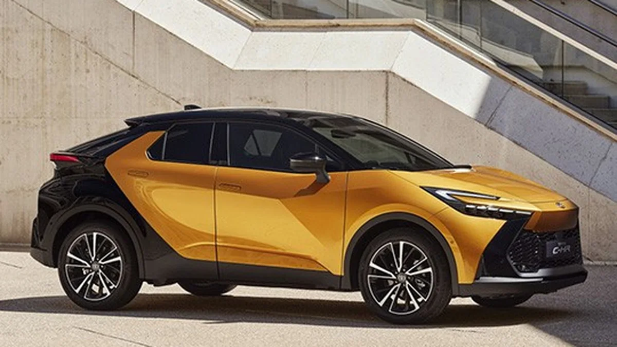 Toyota C-HR 2 поколение AX20 - фото поколения Toyota