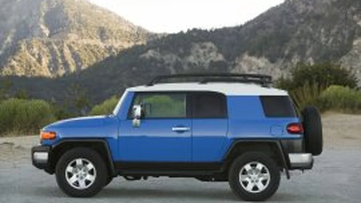 Toyota FJ Cruiser - фото модели Toyota
