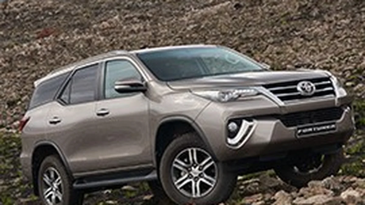 Toyota Fortuner - фото модели Toyota