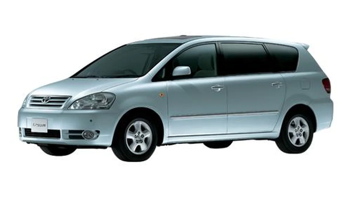 Toyota Ipsum XM20 2001-2009 - фото поколения