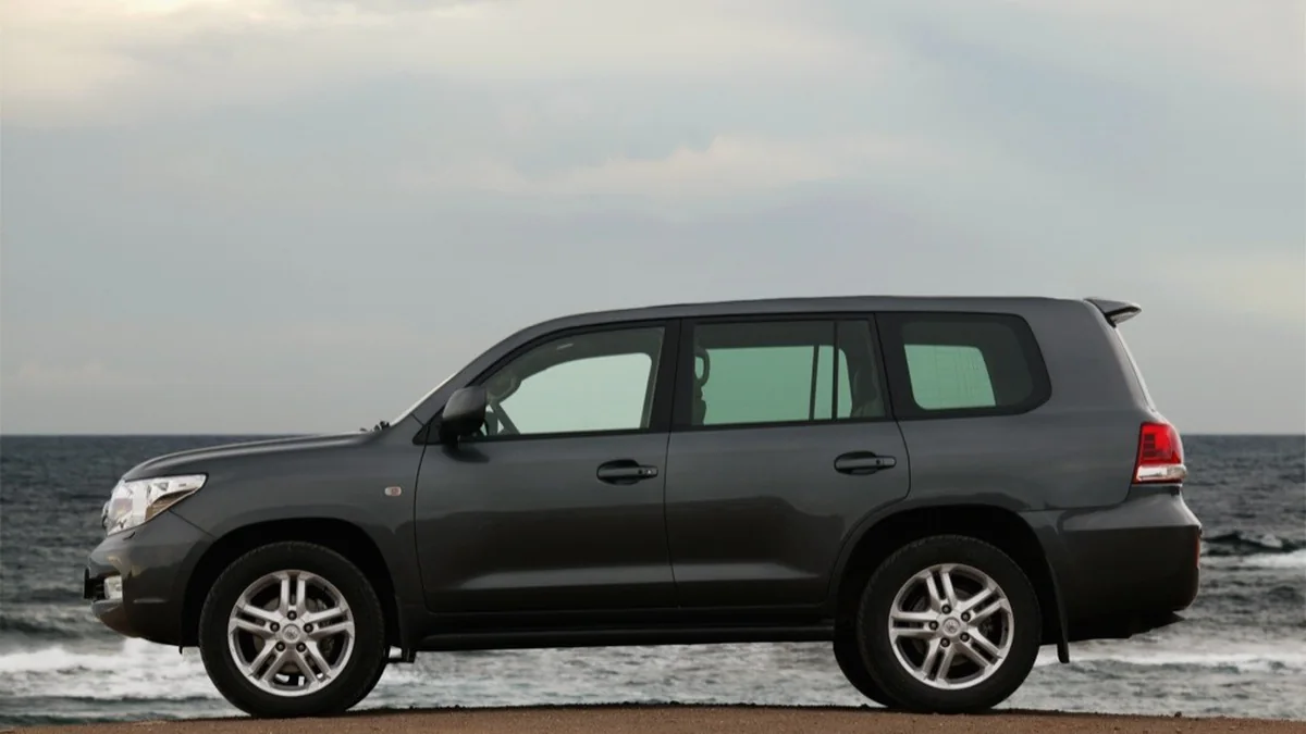 Toyota Land Cruiser 200 - фото автомобиля