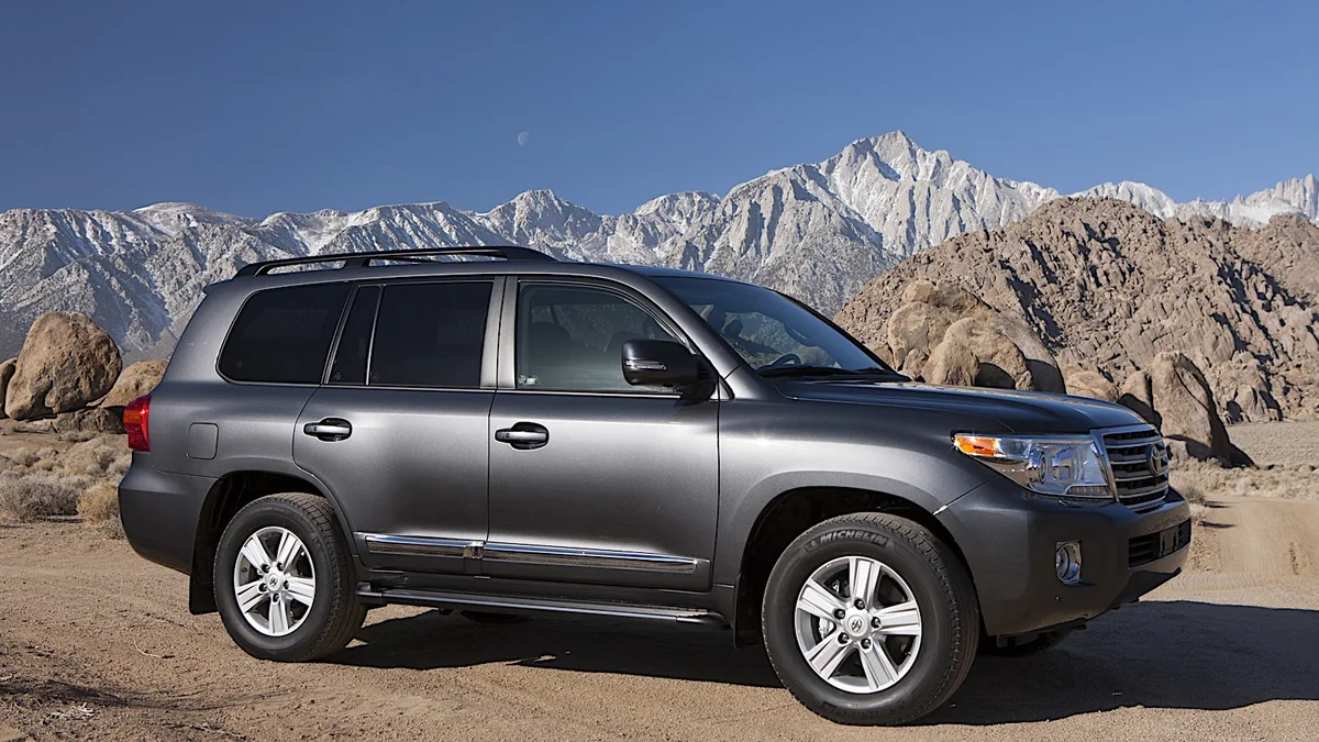 Toyota Land Cruiser 200 - фото поколения Toyota