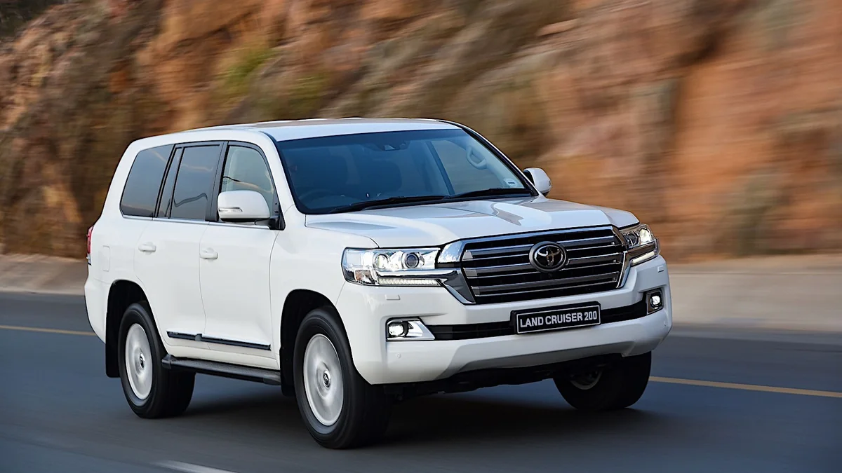 Toyota Land Cruiser J200 - фото поколения Toyota