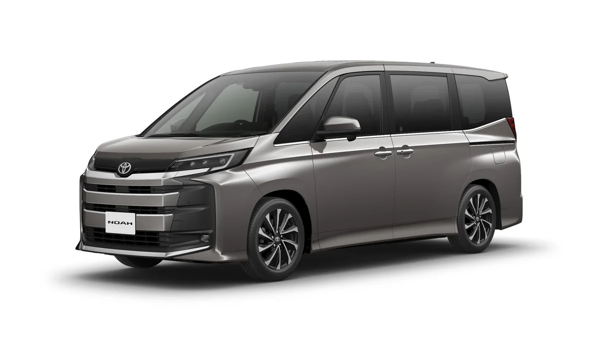 Toyota Noah R90 2022-н.в. - фото поколения