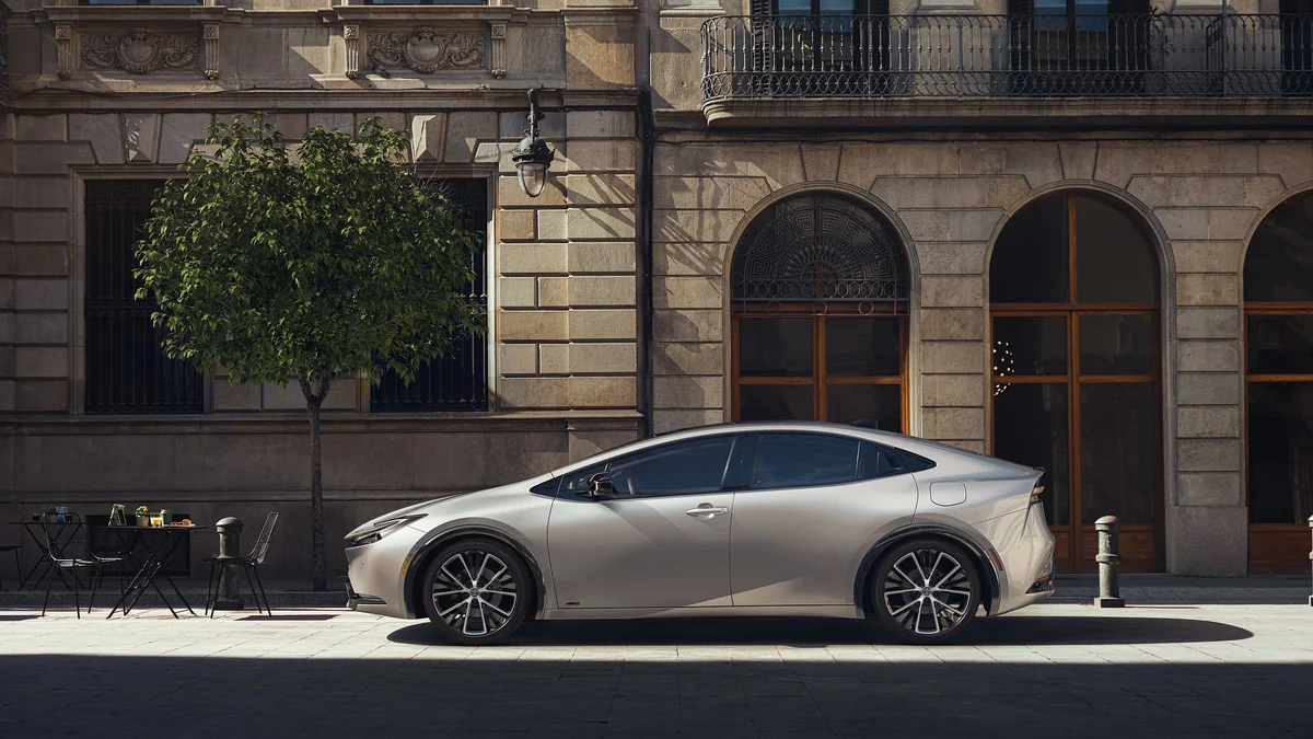 Toyota Prius XW60 2022-н.в. - фото поколения