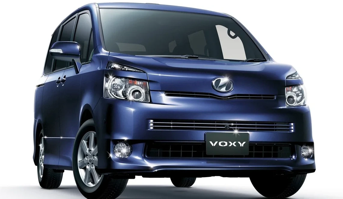 Toyota Voxy R70 2007-2014 - фото поколения